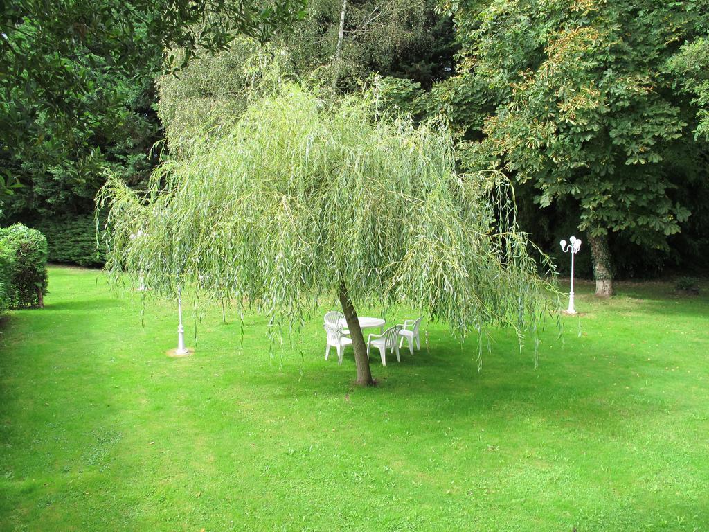 Logis Deshors-Foujanet Hotel Chamboulive Luaran gambar