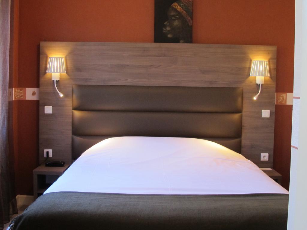 Logis Deshors-Foujanet Hotel Chamboulive Luaran gambar