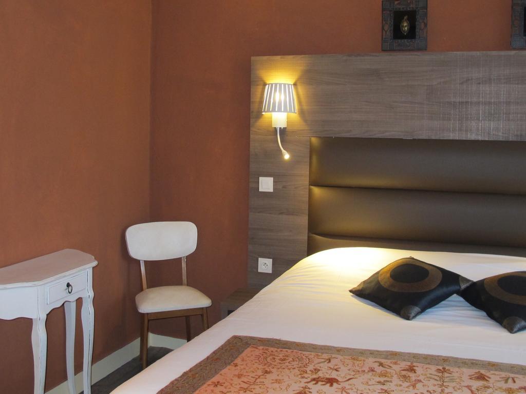 Logis Deshors-Foujanet Hotel Chamboulive Luaran gambar