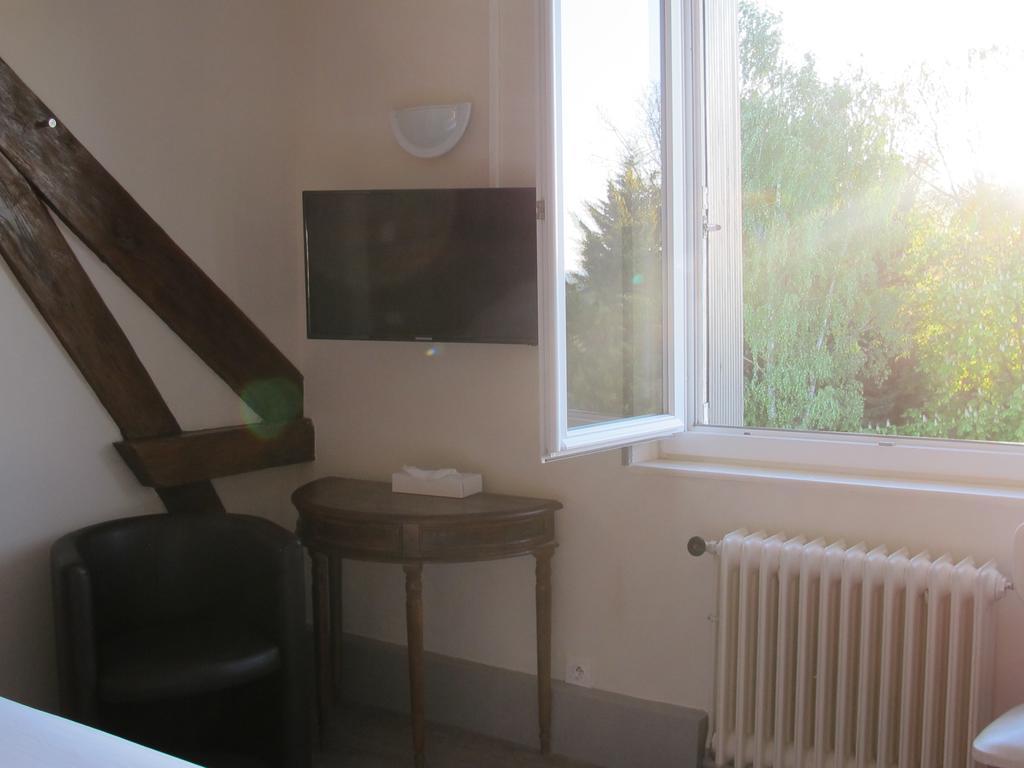 Logis Deshors-Foujanet Hotel Chamboulive Luaran gambar