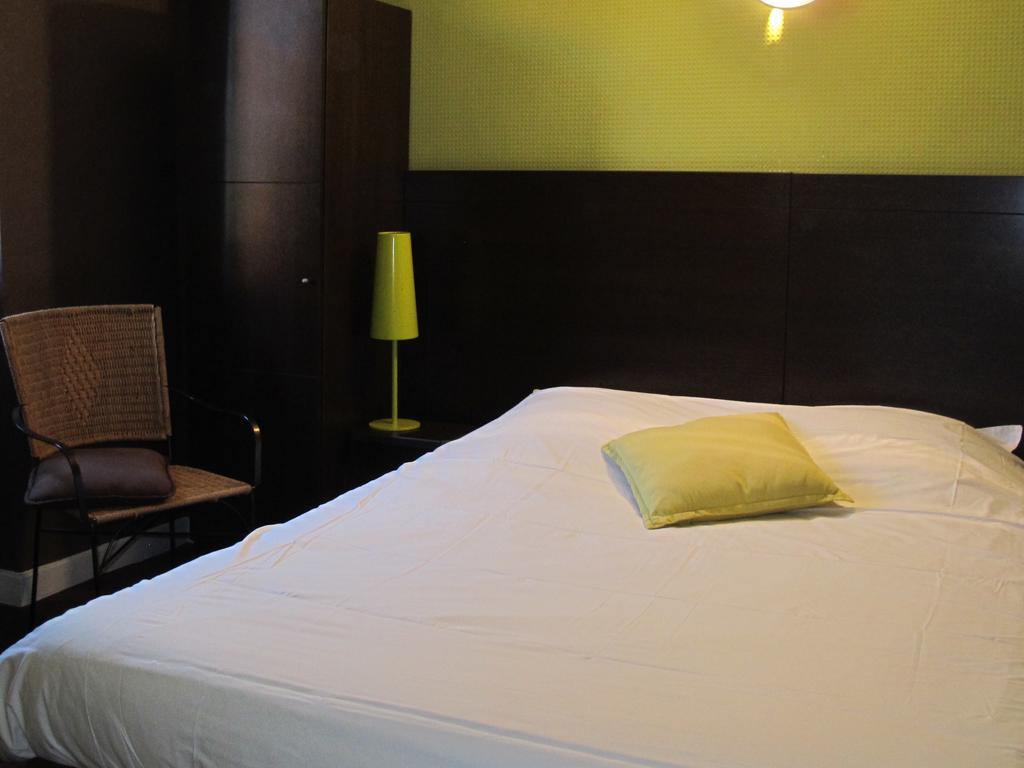 Logis Deshors-Foujanet Hotel Chamboulive Luaran gambar