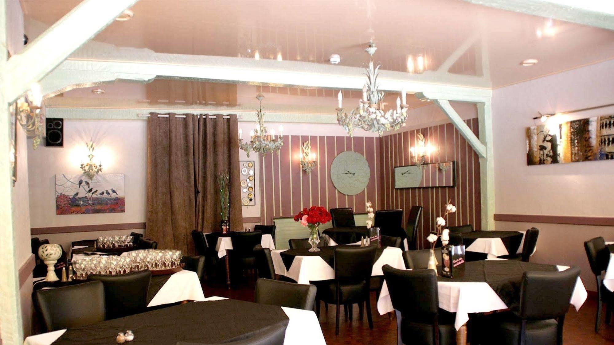 Logis Deshors-Foujanet Hotel Chamboulive Luaran gambar