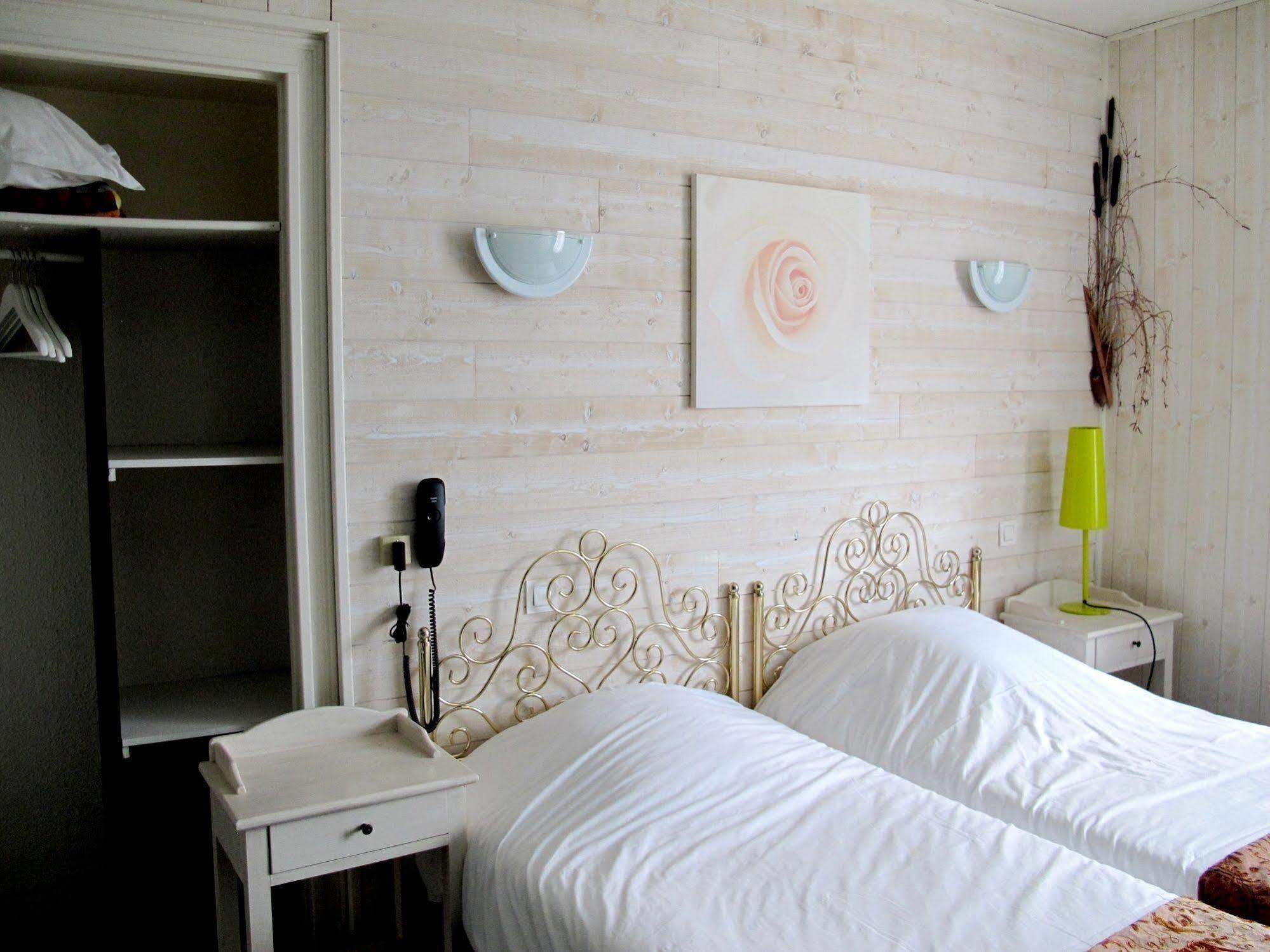 Logis Deshors-Foujanet Hotel Chamboulive Luaran gambar