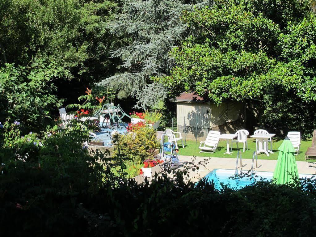 Logis Deshors-Foujanet Hotel Chamboulive Luaran gambar