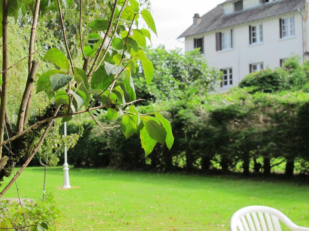 Logis Deshors-Foujanet Hotel Chamboulive Luaran gambar