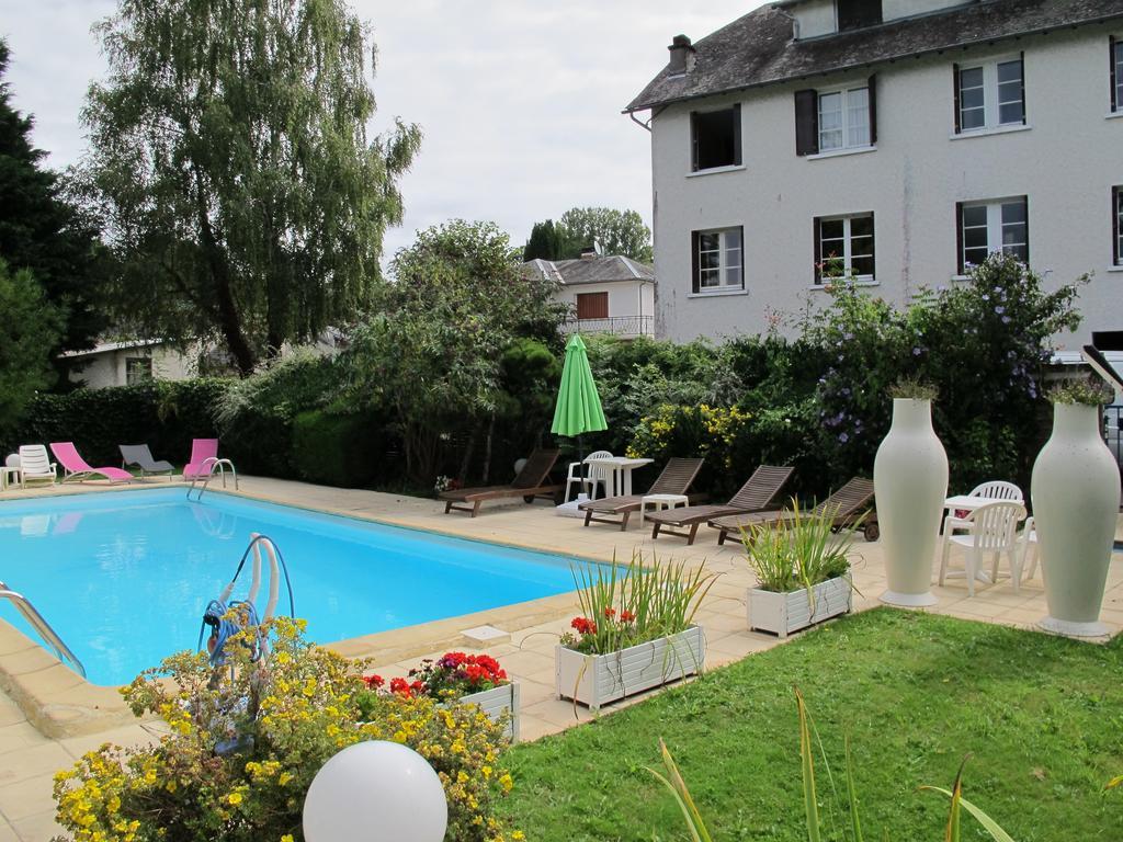 Logis Deshors-Foujanet Hotel Chamboulive Luaran gambar